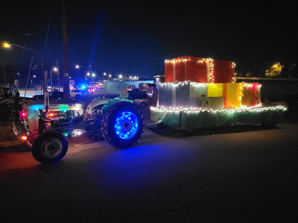 Abingdon Christmas Parade 2022 Photos From The Abingdon Christmas Parade - Cardinal News