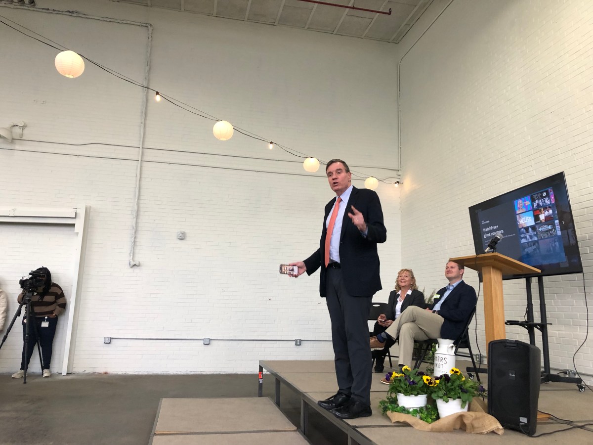 Sen. Warner talks technology and intelligence in swing through Western