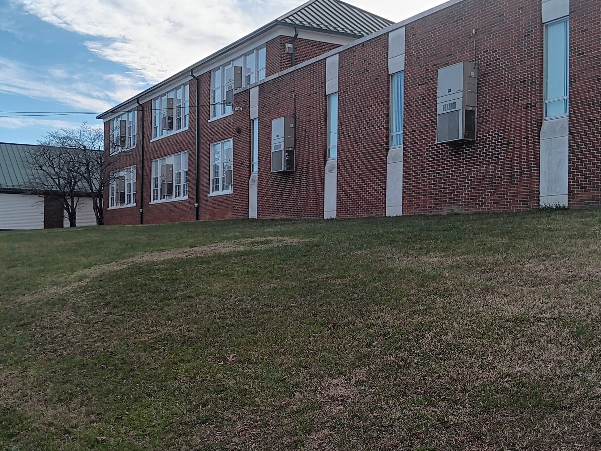 As Virginia schools prepare to implement cellphone restrictions, safety is major concern