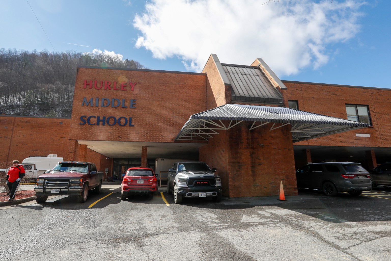 As floodwaters recede, Hurley residents begin the long cleanup
